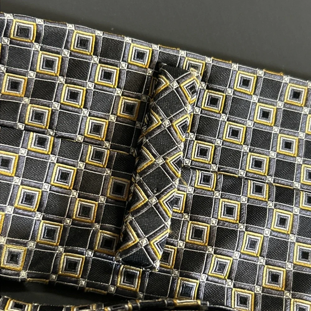 Daniel Cremieux 100% Silk Neck Tie Black/Silver Squares Geometric 59 x 3 3/16